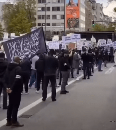 Rally in Hamburg: “Allahu akbar” and caliphate instead of “German dictatorship” (Videos) – Allah's Willing Executioners
