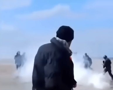 France: Police officers in Dunkirk are attacked by dozens of migrants who want to deploy an inflatable boat while shouting “Allah Akbar” – Allah's Willing Executioners