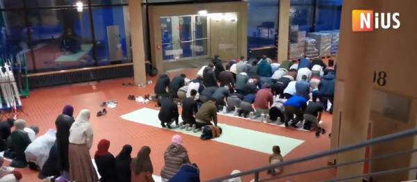 Submission: Muslim mass prayers at German universities – Allah's Willing Executioners