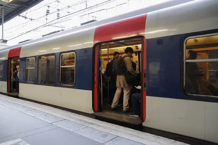 France: An illegal Algerian with 16 criminal records was arrested when he hid a gun under his djellaba on the RER regional train – Allah's Willing Executioners